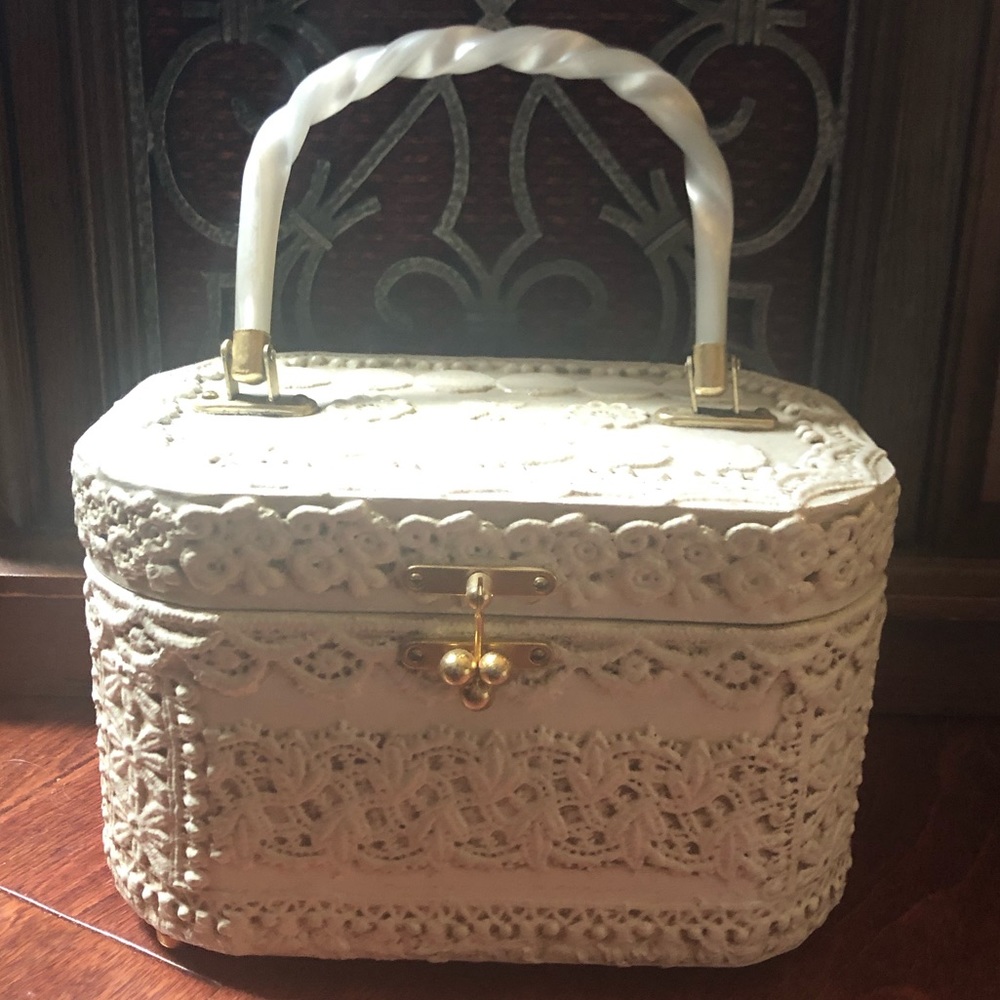 Vintage box purse in white rockabilly retro